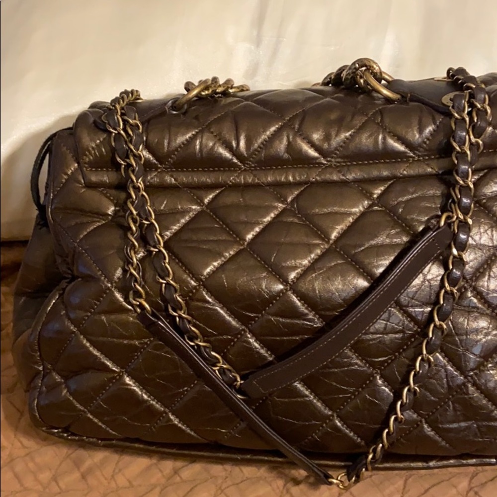 CHANEL Quilted Shoulder Bag in Dark Brown with Gold Hardware - Picture 3 of 16